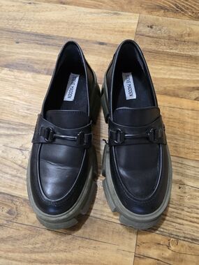 Steve Madden Black Leather Lug-Soled Bit Loafers